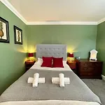 Regency Apartment - Sea View - By Brighton Holiday Lets