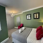 Regency Apartment - Sea View - By Brighton Holiday Lets